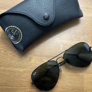 Woman’s Ray Ban Aviators